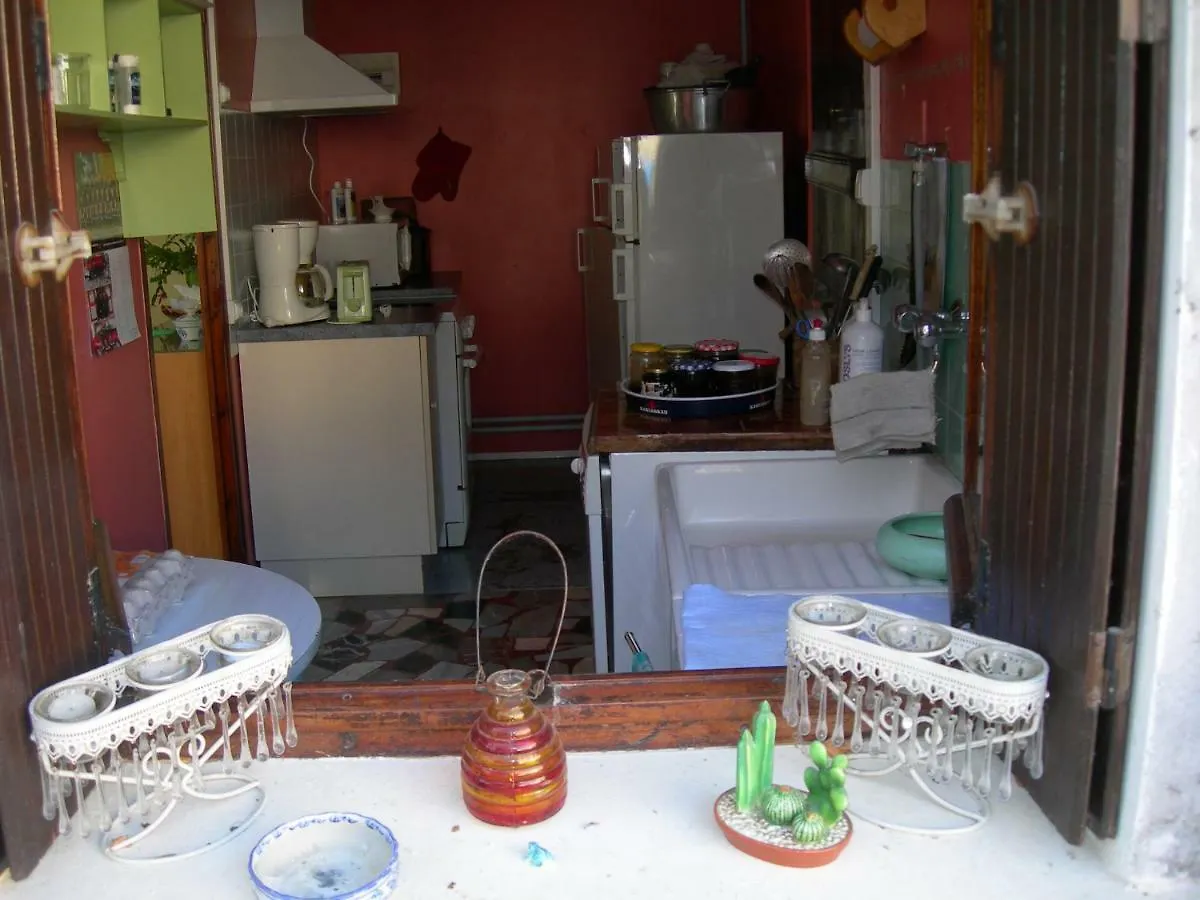 Sous La Glycine Bed and Breakfast Miélan Bed & Breakfast
